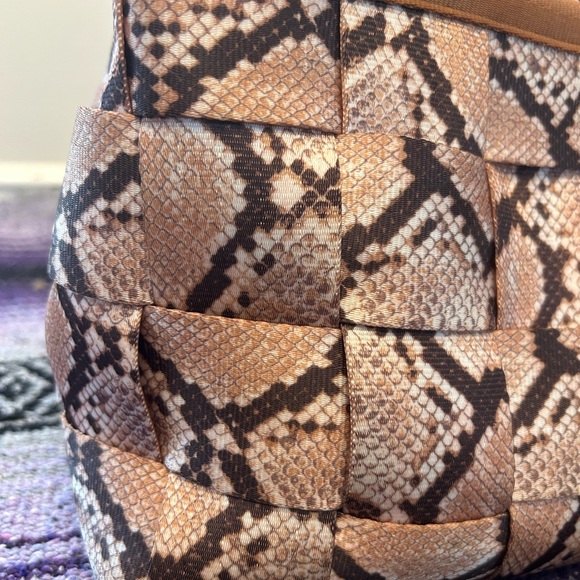 Harvey’s Python Seatbelt bag - Picture 3 of 8
